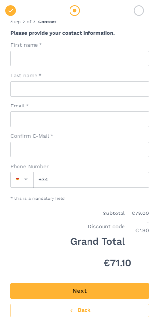 A form is displayed to add contact information, the total amount to be paid, and two buttons: the first one is orange to advance to the payment, and the second has a white background to return to the previous step of the booking.